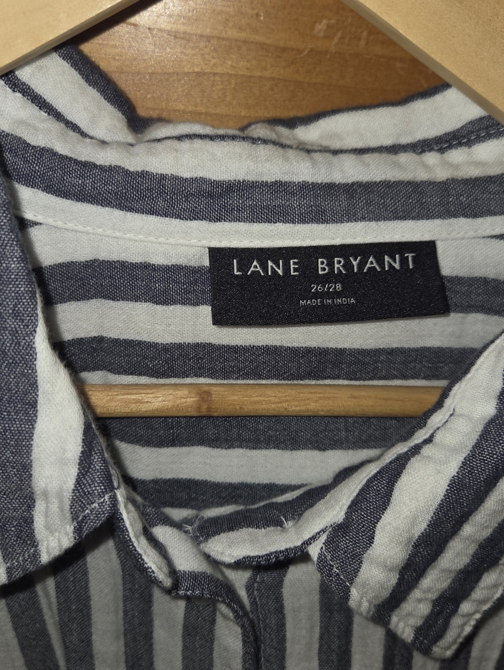 Lane Bryant 26/28 Cotton Button-up Shirt - Like New - Picture 6 of 7